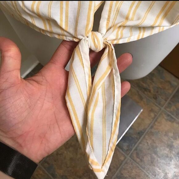 🔮 UNIVERSAL THREAD | Yellow Striped Tie Top Size Medium - Picture 3 of 5